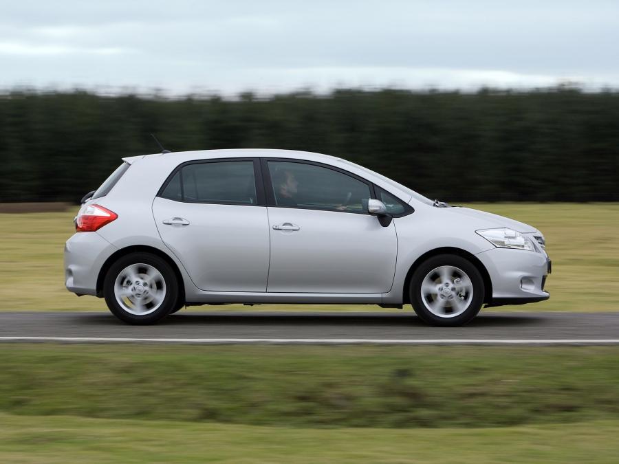 Toyota Auris 5-Door 2010 года  (UK) (фото 12 из 59)